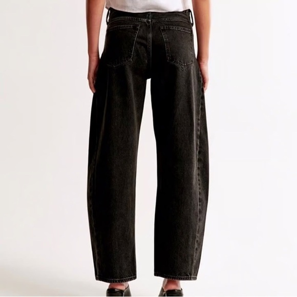 Abercrombie & Fitch Mid Rise Barrel Jean - Picture 2 of 5